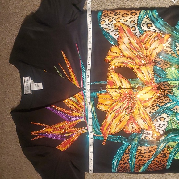 Like new! 100% silk Diane Gilman sequined tropical blouse - Picture 9 of 10
